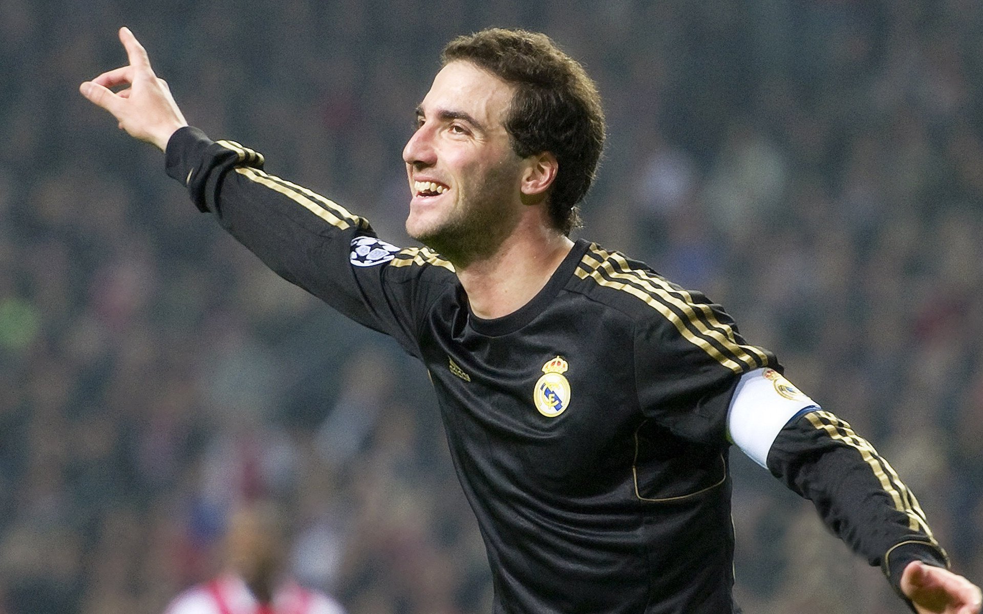 KAIYUN-纳达尔迎来十赛季出色发挥,TES观众热烈欢呼!比赛高潮迭起