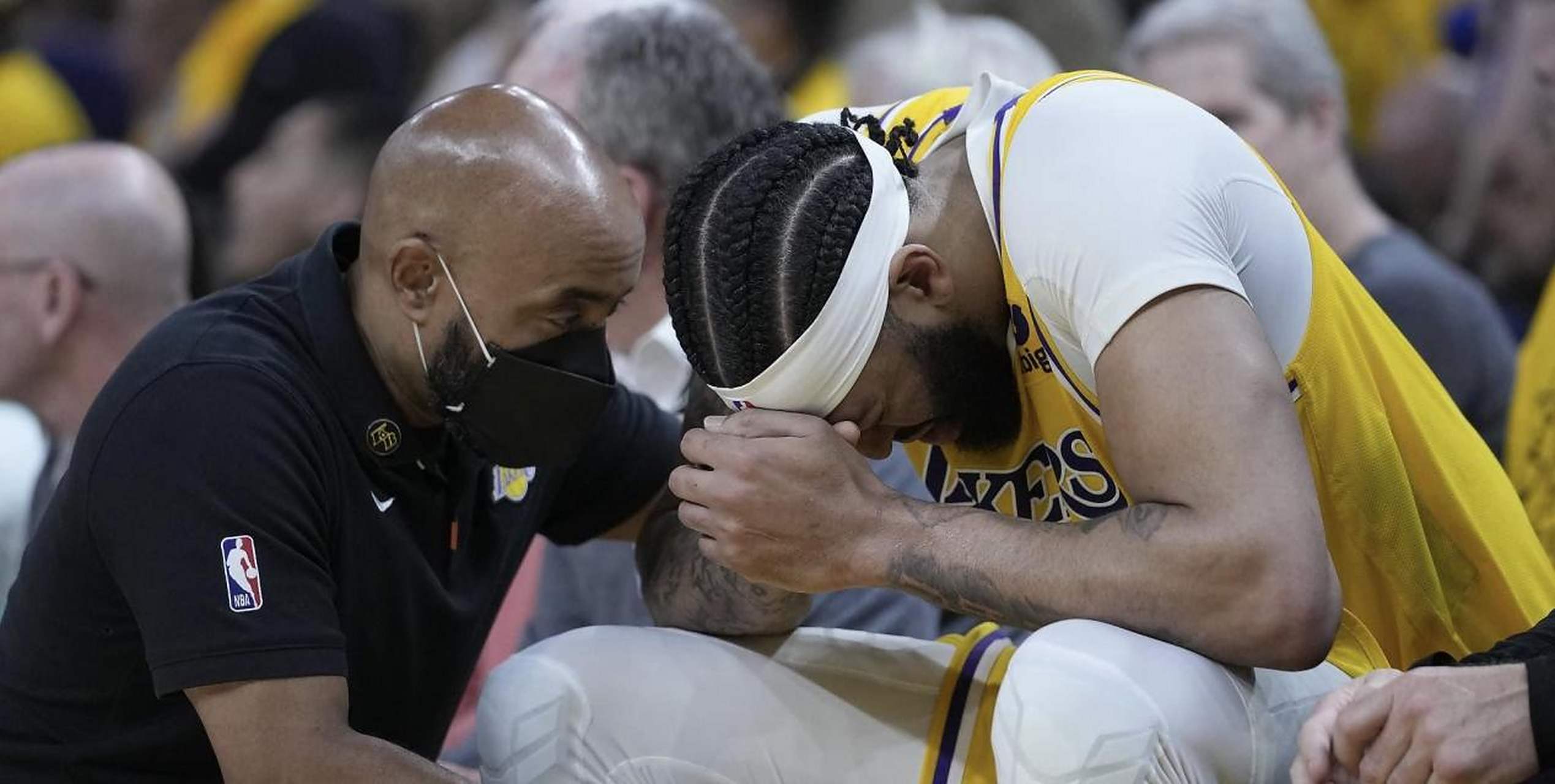 开云体育- 败北引发热议!,浓眉哥在勇士比赛中领先优势明显再创辉煌时刻